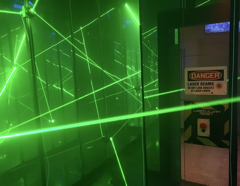 Doldrick’s Escape Room – Super Bomb Squad [Review]