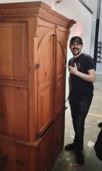 Escaparium – Wardrobe for Sale [Review]