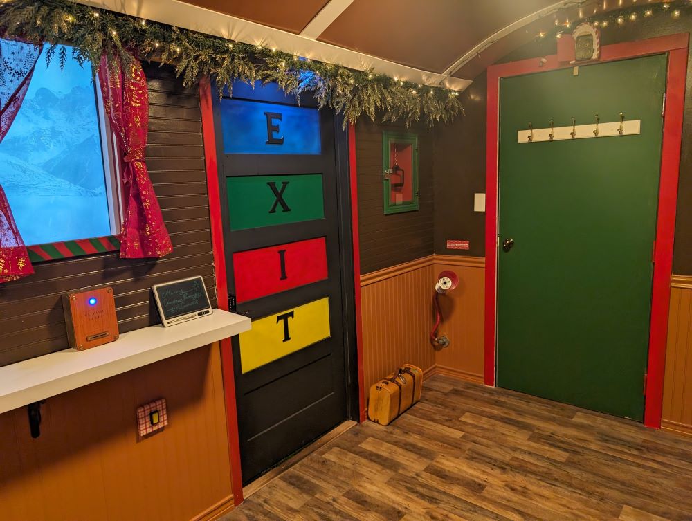 Escape Hour Austin – Hijacked on the Holiday Express [Review]